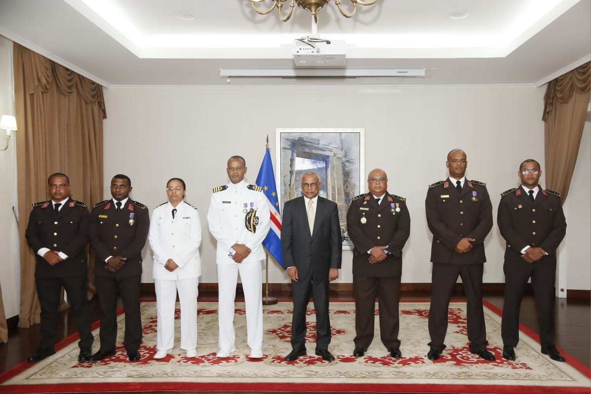 Presidente da Republica concede posse a novos membros do Tribunal Militar de Instancia.