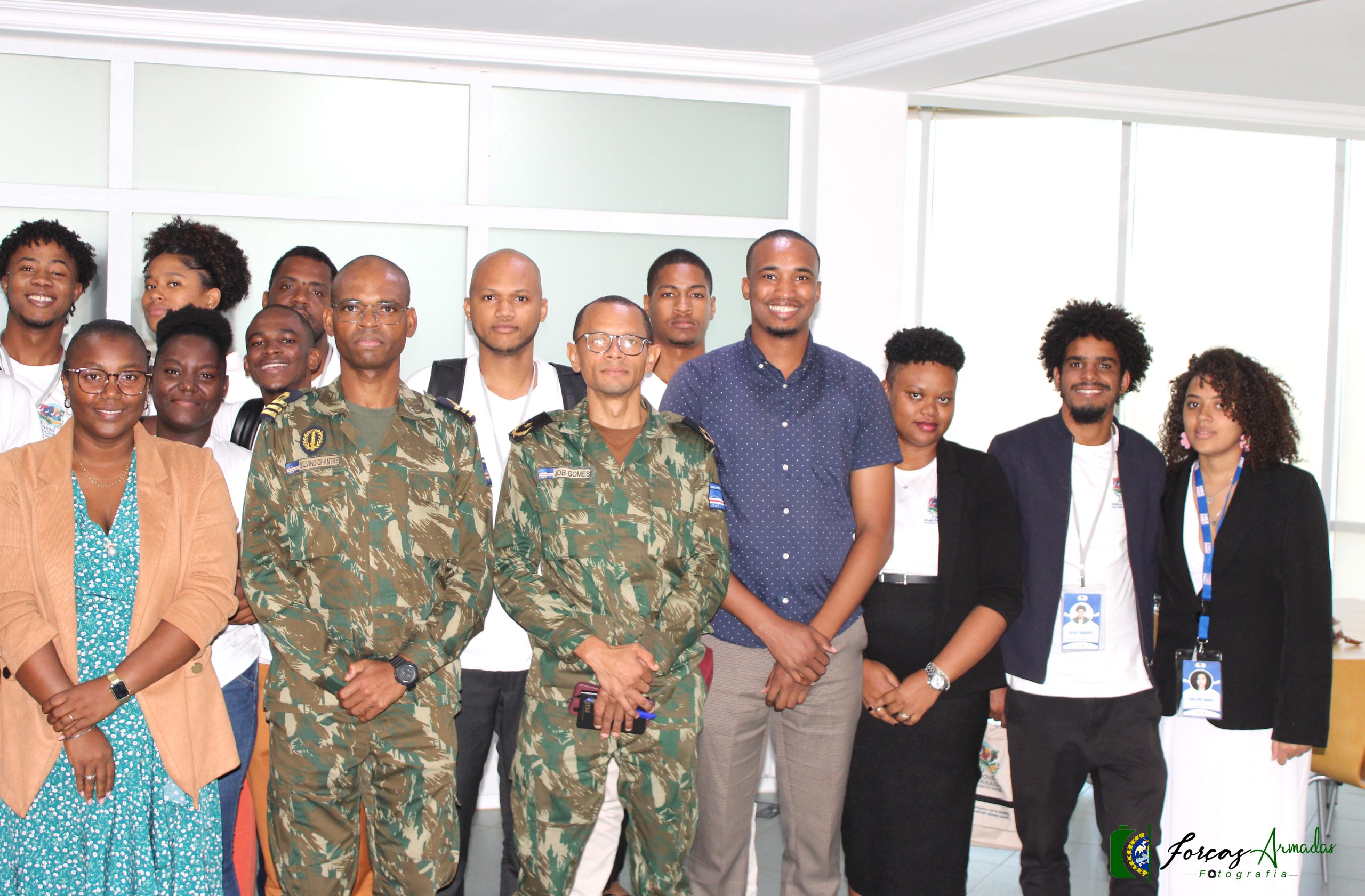 Jovens Embaixadores dos Direitos Humanos visitam Forças…