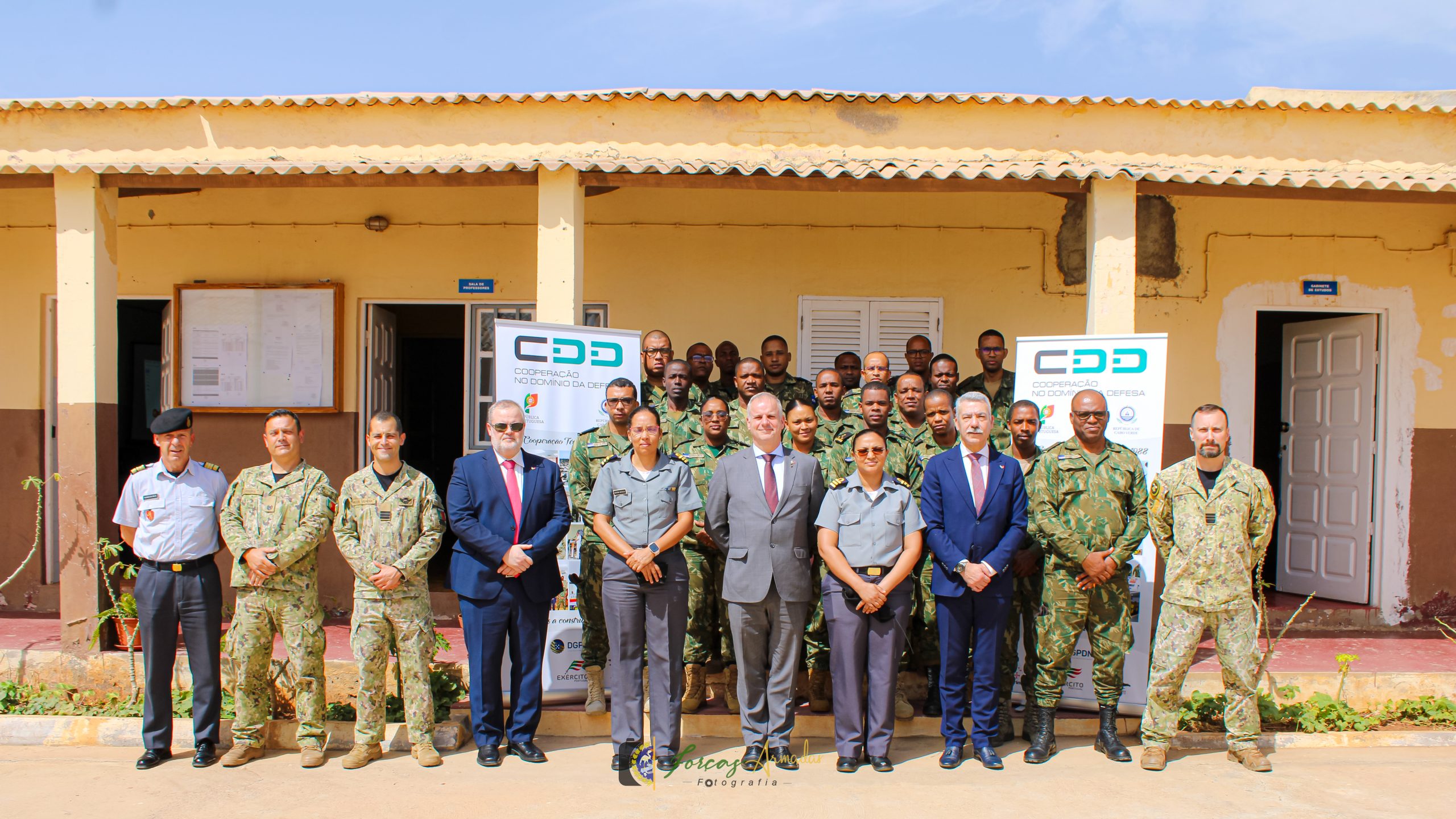 Diretor-Geral de Política de Defesa Nacional de Portugal visita Escola Militar