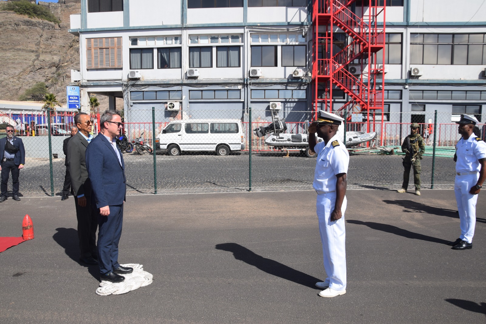 Vice-Primeiro-Ministro do Luxemburgo visita Instalações da Guarda Costeira em São Vicente