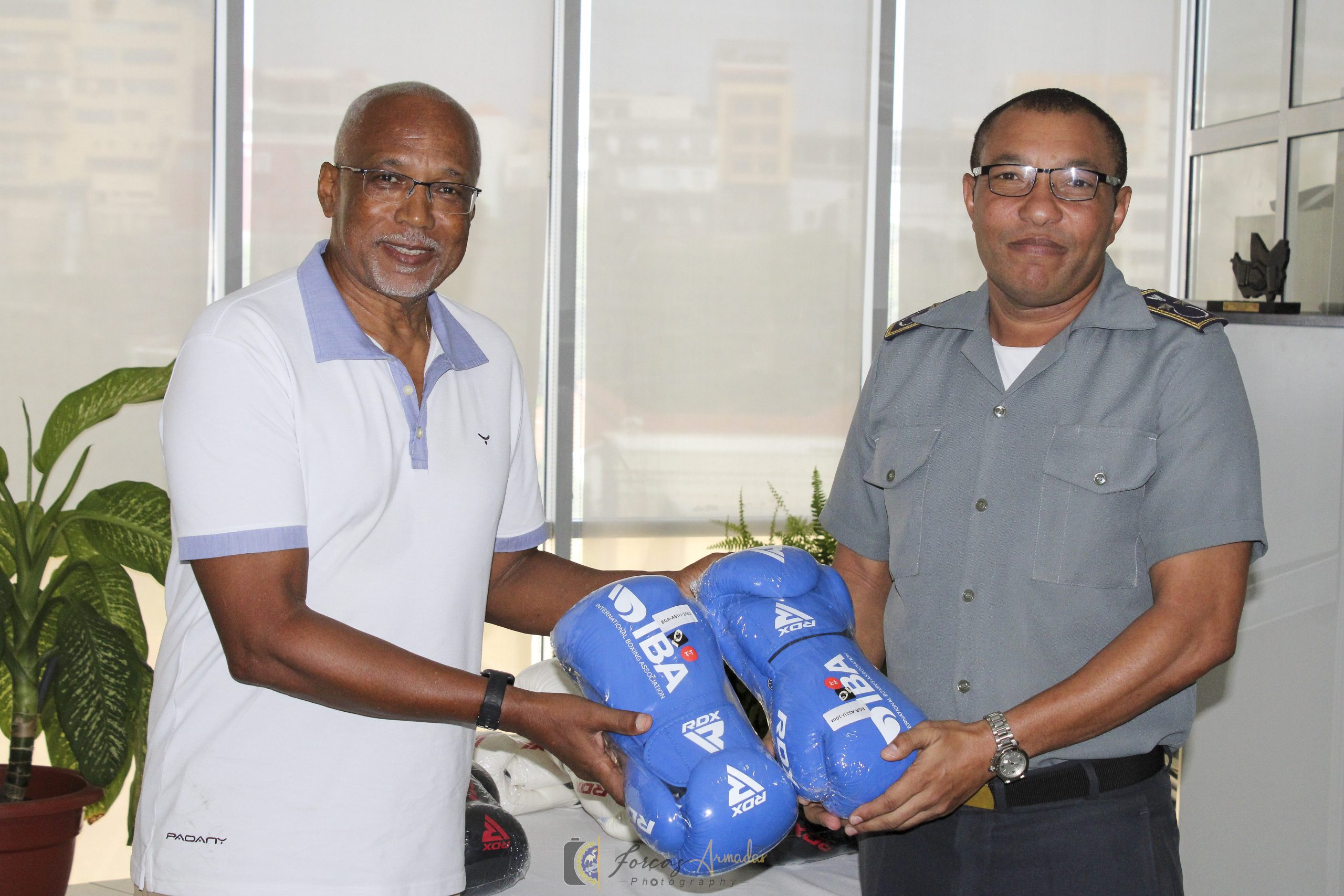 Forças Armadas recebem materiais desportivos doados pela Federação Cabo-verdiana de Boxe